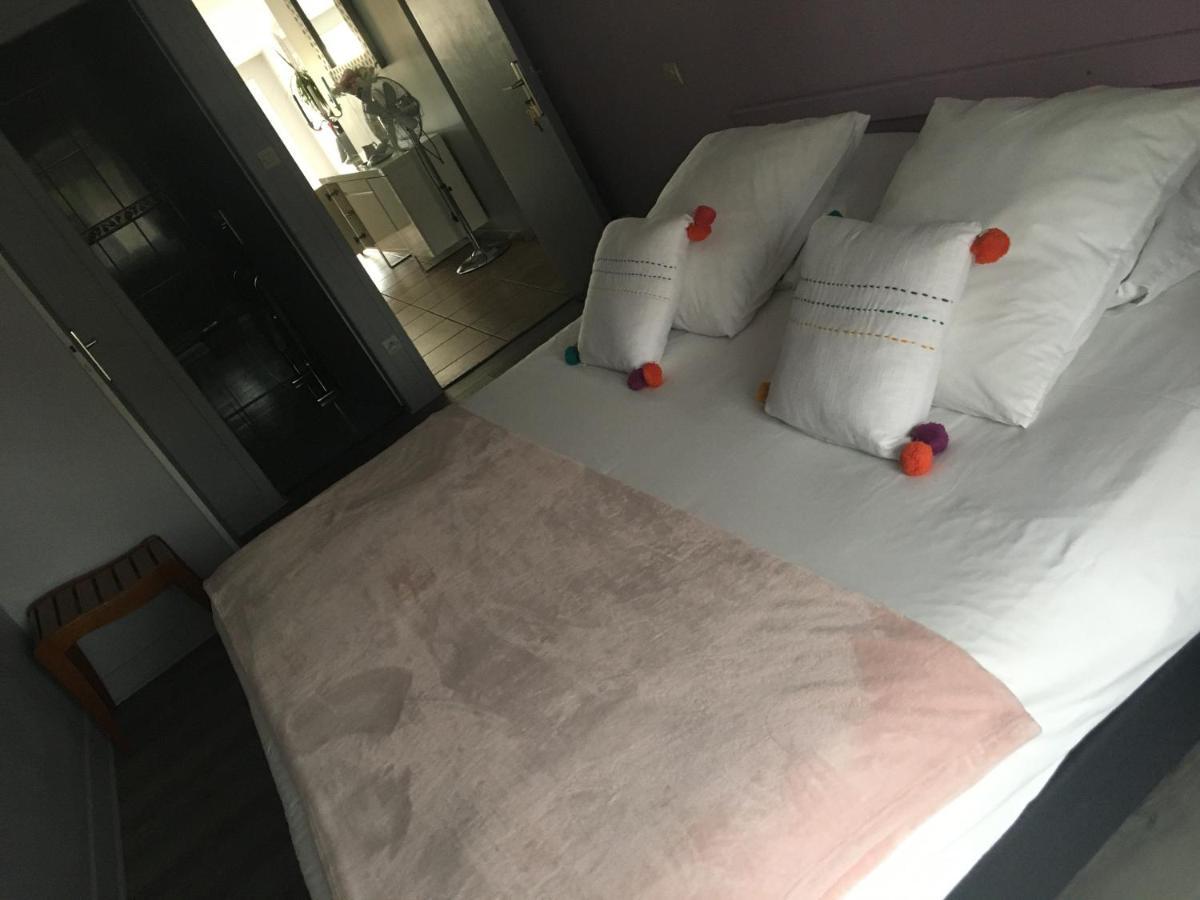 L'Un Des Sens Hotell Villefranche-de-Lonchat Eksteriør bilde