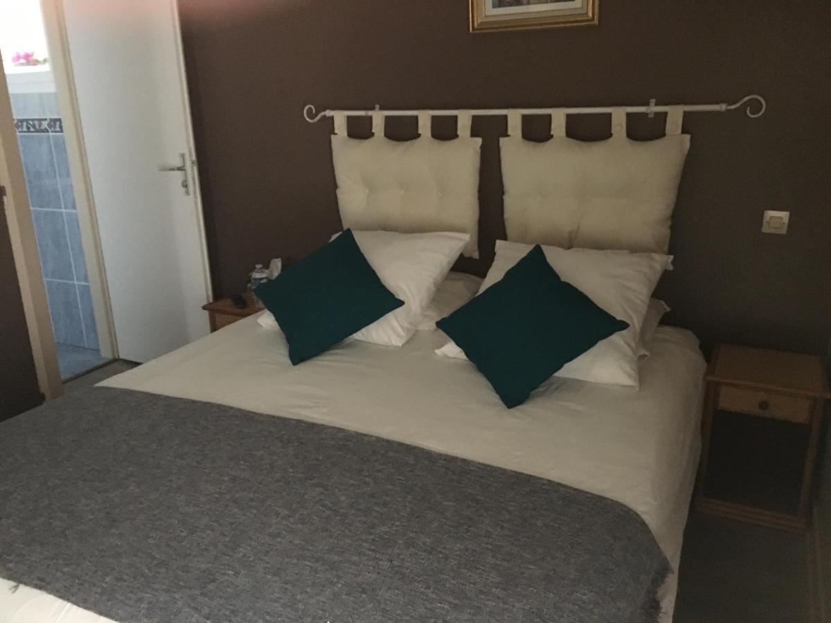 L'Un Des Sens Hotell Villefranche-de-Lonchat Eksteriør bilde
