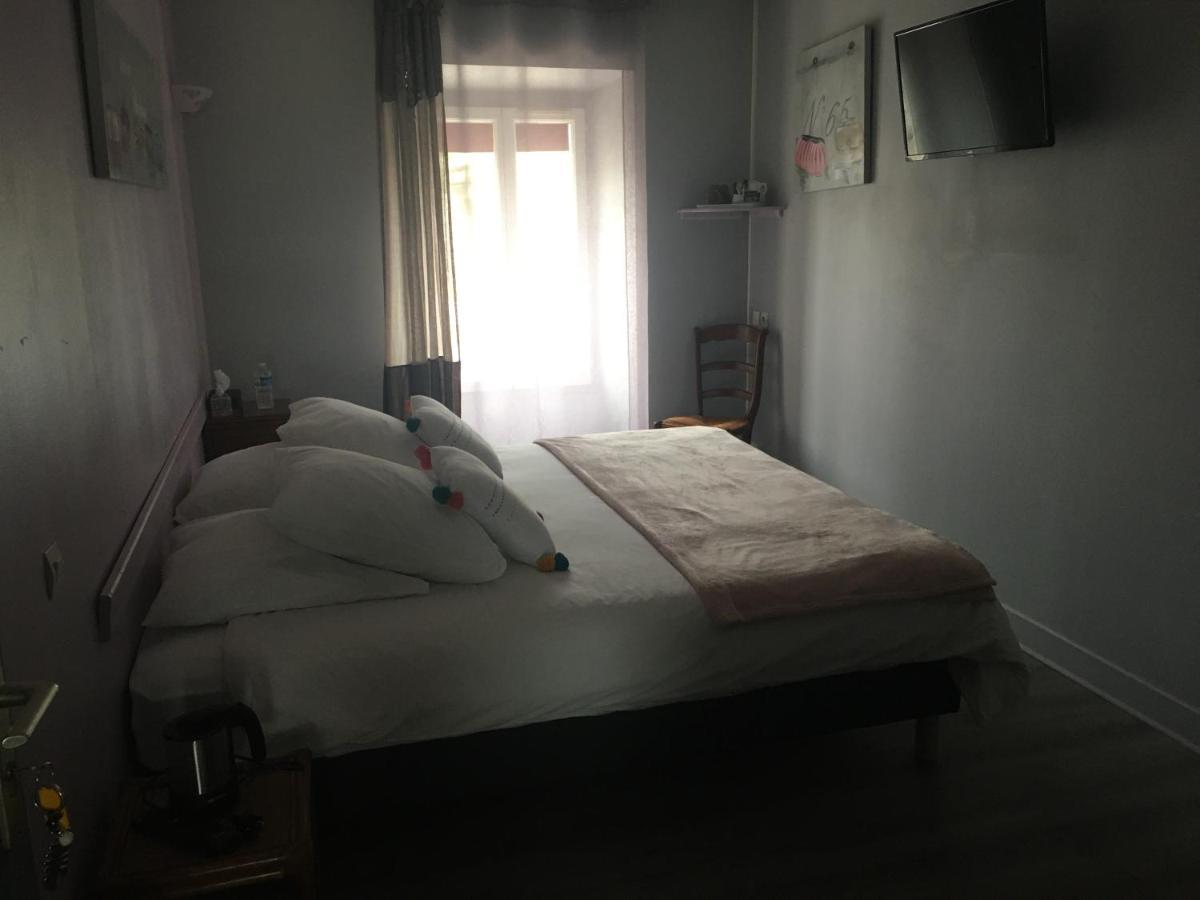 L'Un Des Sens Hotell Villefranche-de-Lonchat Eksteriør bilde