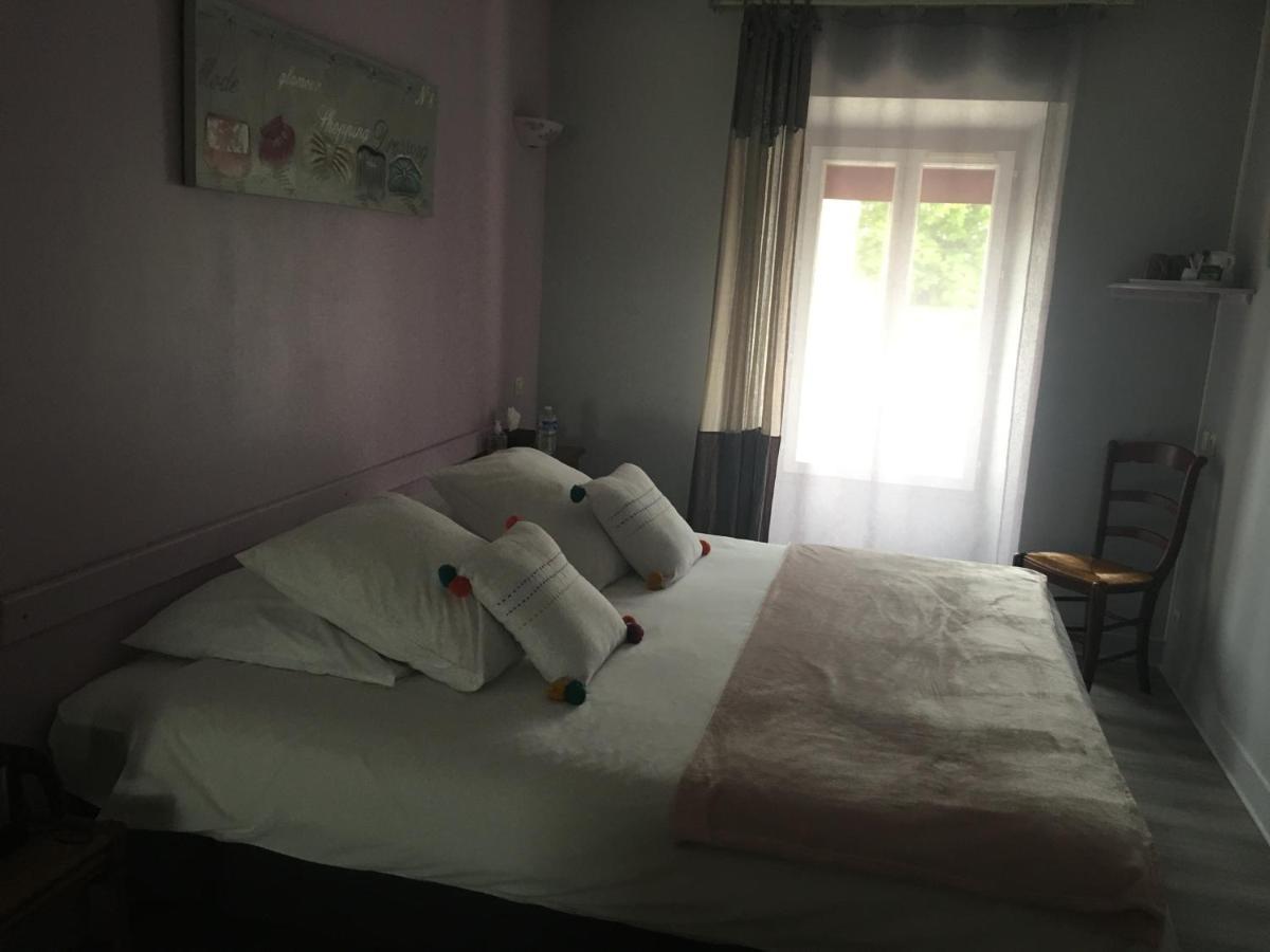 L'Un Des Sens Hotell Villefranche-de-Lonchat Eksteriør bilde